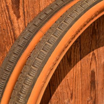 Paar Reifen Fahrrad, DUNLOP, 26 x 1,75 x 2 (47-559), 60/70er J., braunwand, alte Neuware 