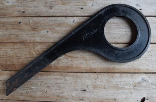 Kettenschutz "RIXE", Länge c.a. 55 cm, orig. 60er J., unrestaurierter Zustand gem. Bildern    