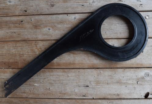 Kettenschutz "RIXE", Länge c.a. 55 cm, orig. 60er J., unrestaurierter Zustand gem. Bildern    