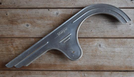 Kettenschutz "STAIGER", Länge c.a. 40 cm, orig. 60er J., unrestaurierter Zustand gem. Bildern    