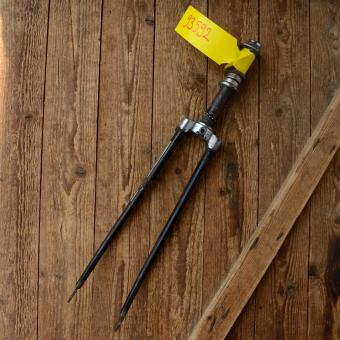 Gabel 26"orig. 50er J. unrestauriert, Schaftlänge 181 mm, Scheidenlänge 365 mm, Weite oben 53 mm, Zustand siehe Bilder  