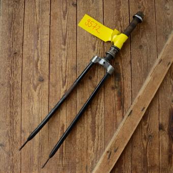 Gabel 28"orig. 50er J. unrestauriert, Schaftlänge 228 mm, Scheidenlänge 400 mm, Weite oben 59 mm, Zustand siehe Bilder  