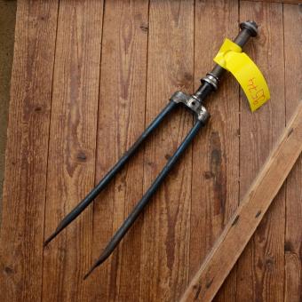 Gabel 28"orig. 30-50er J. unrestauriert, Schaftlänge 213 mm, Scheidenlänge 390 mm, Weite oben 63 mm, Zustand siehe Bilder  