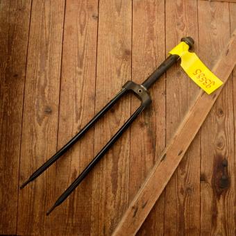 Gabel 28"orig. 30er J. unrestauriert, Schaftlänge 205 mm, Scheidenlänge 391 mm, Weite oben 58 mm, Zustand siehe Bilder  