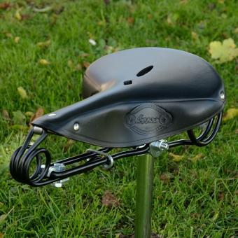 Sattel Lepper "Haarnadel" schwarze Kernlederdecke, schwarze Untergestell, alter LEPPER Stempel im Leder 