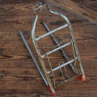 Gepäckträger, orig. 50er Jahre, gebraucht mit Gebrauchsspuren s. Bilder, Breite 16cm, Höhe c.a. 35cm 