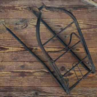 Gepäckträger, orig. 50er Jahre,gebraucht mit Gebrauchsspuren s. Bilder, Breite 14cm, Höhe c.a. 38,5cm 