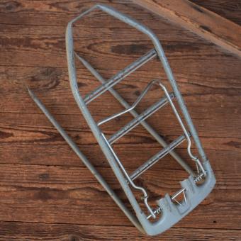 Gepäckträger, orig. 60er Jahre, unbenutzt mit lagerungsbedingter Patina s. Bilder, Breite 14,5cm, Höhe c.a. 34cm 