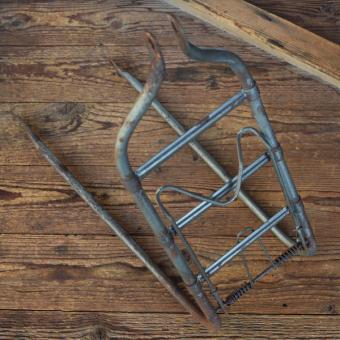 Gepäckträger, orig. 50er Jahre, gebraucht mit Gebrauchsspuren s. Bilder, Breite 16,5cm, Höhe c.a. 39,5cm 