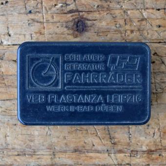 Flickzeug Kunststoffdose "VEB PLASTANZA LEIPZIG" orig. 70er Jahre, 76 x 48 x 20 mm, ohne Inhalt 