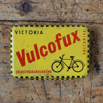 Flickzeug Blechdose "VICTORIA VULCOFUX" orig. 50er Jahre, 59 x 40 x 17 mm, ohne Inhalt 