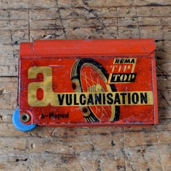 Flickzeug Blechdose "TIP TOP" orig. 50er Jahre, 74 x 48 x 13 mm, ohne Inhalt 