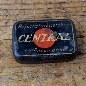 Flickzeug Blechdose "CENTRAL" orig. 30er Jahre, 68 x 46 x 22 mm, ohne Inhalt 
