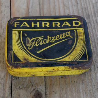 Flickzeug Blechdose orig. 50 er Jahre, 83 x 58 x 24 mm, ohne Inhalt 