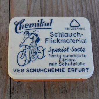 Flickzeug Kunststoffdose "CHEMIKAL" orig. 50 er Jahre, 78 x 60 x 18 mm, ohne Inhalt 