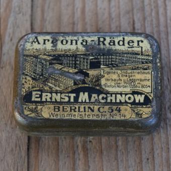Flickzeug Blechdose "ARCONA ERNST MACHNOW" orig. 30 er Jahre, 58 x 40 x 19 mm, ohne Inhalt 