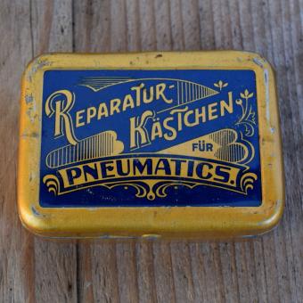 Flickzeug Blechdose "FÜR PNEUMATICS" orig. 30 er Jahre, 81 x 58 x 25 mm, ohne Inhalt 