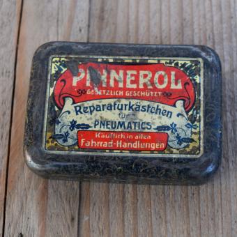 Flickzeug Blechdose "PINNEROL" orig. 20 er Jahre, 82 x 58 x 25 mm, ohne Inhalt 