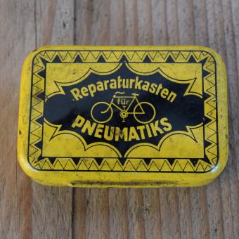 Flickzeug Blechdose "FÜR PNEUMATIKS" orig. 30 er Jahre, 69 x 48 x 21 mm, ohne Inhalt 