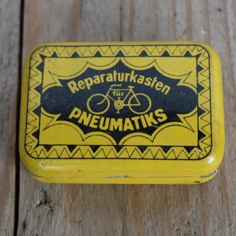 Flickzeug Blechdose "FÜR PNEUMATIKS" orig. 20er Jahre, 58 x 40 x 19 mm, ohne Inhalt 