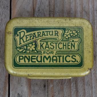 Flickzeug Blechdose "FÜR PNEUMATICS" orig. 30 er Jahre, 69 x 48 x 20 mm, ohne Inhalt 