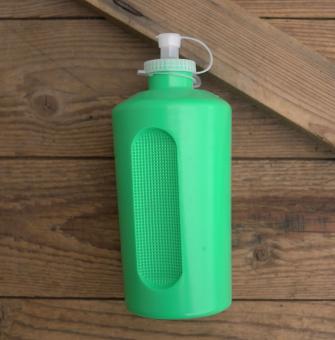 Trinkflasche, DDR, orig. 70/80er Jahre, grün, ohne Aufdruck,  Kunststoff, orig. Altbestand, NOS 