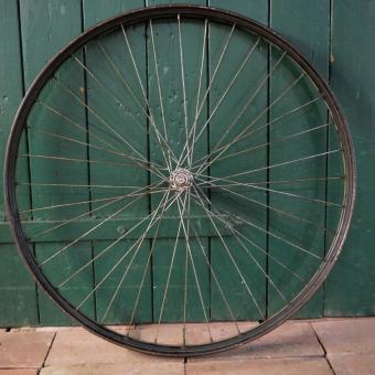 Laufrad vorn 28 x 1,75 für Drahtbereifung, Linierung gelb/blau/weiss, 1930er-50er J. 