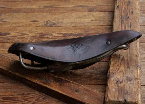 Sattel VERSMOLD, für Rennrad, Leder, braun, Gestell vernickelt, original 20er Jahre, gebr. 