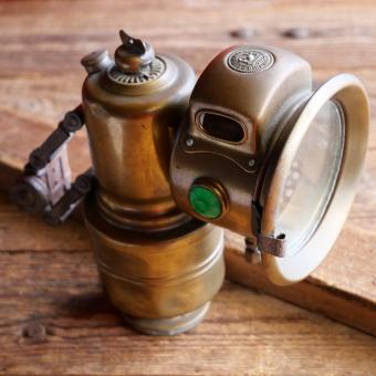 Karbidlaterne "Powell & Hammer", 1920er-30er J., Messing, Höhe ca. 18cm, Durchmesser ca. 10cm, gebr. 