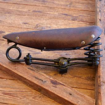 Sattel "FAG"(Fahrradteile AG Siggenthal Station), 1947, CH- Ordonnanzrad Mod. 05, Leder braun, Breite ca. 14cm, Länge ca. 29cm 