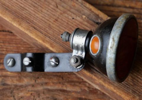 Streben-Rücklicht "AHA" , orig. 30er Jahre, Luxusmodell mit 2 Kontrollaugen und Echtglaseinsatz 