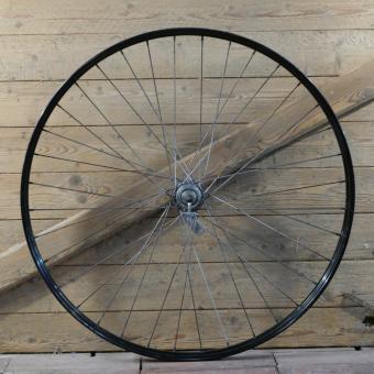 Hinterrad, 28 Zoll (622), 1953, Felge schwarz mit Goldlinien, Breite 34 mm, Nabe F&S Torpedo, gebr. 