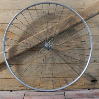 Vorderrad für Wulstbereifung 26 Zoll (571), 30er J., Felge Alu, Nabe verchromt, gebr. 