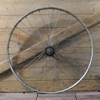 Hinterrad für Wulstbereifung 26 Zoll (571), 1939, Felge silber überstrichen, Torpedo-Nabe verchromt, gebr. 