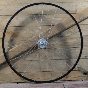 Vorderrad mit ALESA Konkav-Felge, Alu, schwarz, 28 Zoll (622), 80er J., Breite ca. 25 mm, Nabe WECO Hochflansch, gebr. 