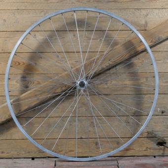 Vorderrad mit STARAL-Felge, Alu, 27 Zoll (630), Breite ca. 23 mm, Nabe SHIMANO, gebr. 