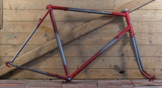 Fahrradrahmen BAUER für Sportrad, Herren, 28 Zoll, Stahl, 60er J., Neulackierung sibergrau/rot, gebr. 
