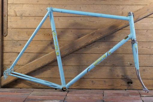 Fahrradrahmen GITANE,  Rennrad 27/28 Zoll, Stahl, um 1975, hellblau, mit Honey-Comb Ausfallenden, gebr. 