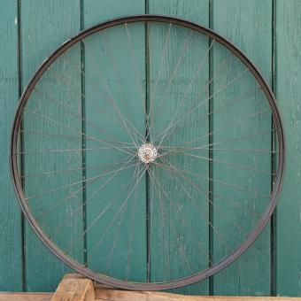 Vorderrad 28 Zoll (622) für Drahtbereifung, 30er J., schwarz, Linien blau/weiß, Mitte Holzdekor, PWB Nabe, gebr. 