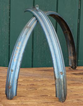 Schutzbleche Satz NSU, 28 Zoll, Damenausführung, 50er J., blau-metallic, Linien gold/weiß, gebr. 