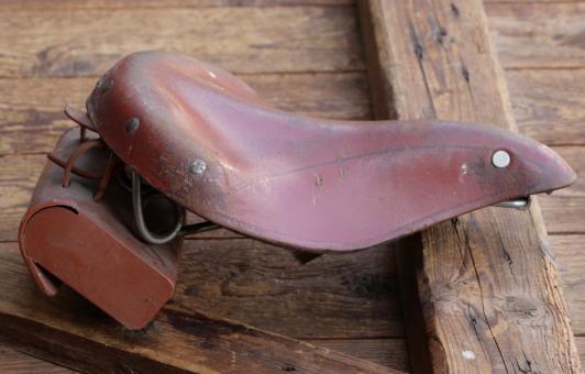 Sattel MÖVE, Herren, Leder, rotbraun, Gestell verchromt, original DDR 50er/60er Jahre, für Sportrad, gebr. 