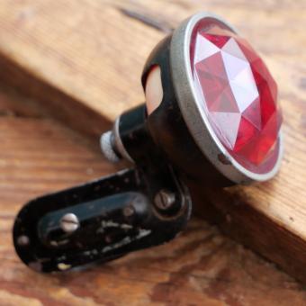 Rücklicht JA-GO, für Strebenmontage, orig. 30er Jahre, Stahl lackiert/verzinkt, Facetten-Echtglas, NOS 