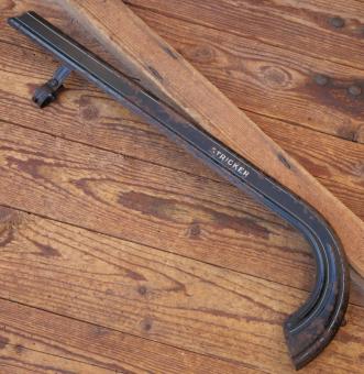 Kettenschutz STRICKER, schwarz, Linien weiß/blau, Länge ca. 53cm, orig. 30er-50er J., gebr. 