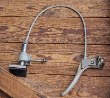 Stempelbremse mit Seilzug u. Hebel, DDR, orig. 70er/80er J., verchromt/Kunststoff, gebr. 