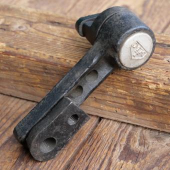 Kurbel MKT für Beininvaliden, zur Montage auf rechter Seite, Guss, schwarz, 30er-50er Jahre, gebr. 